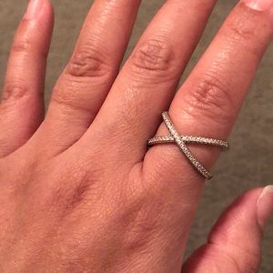 Criss cross fashion ring